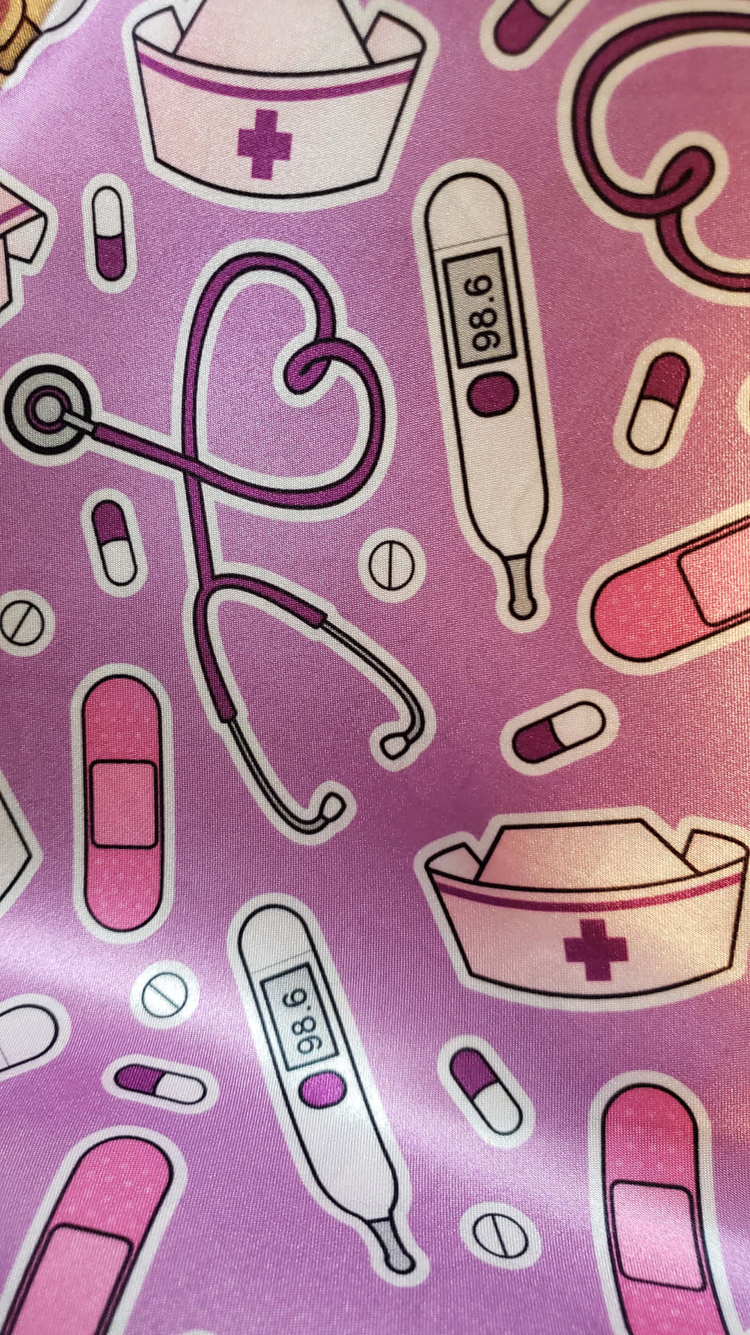 Et pink stof med en sygeplejerske og medicin på det. Wallpaper