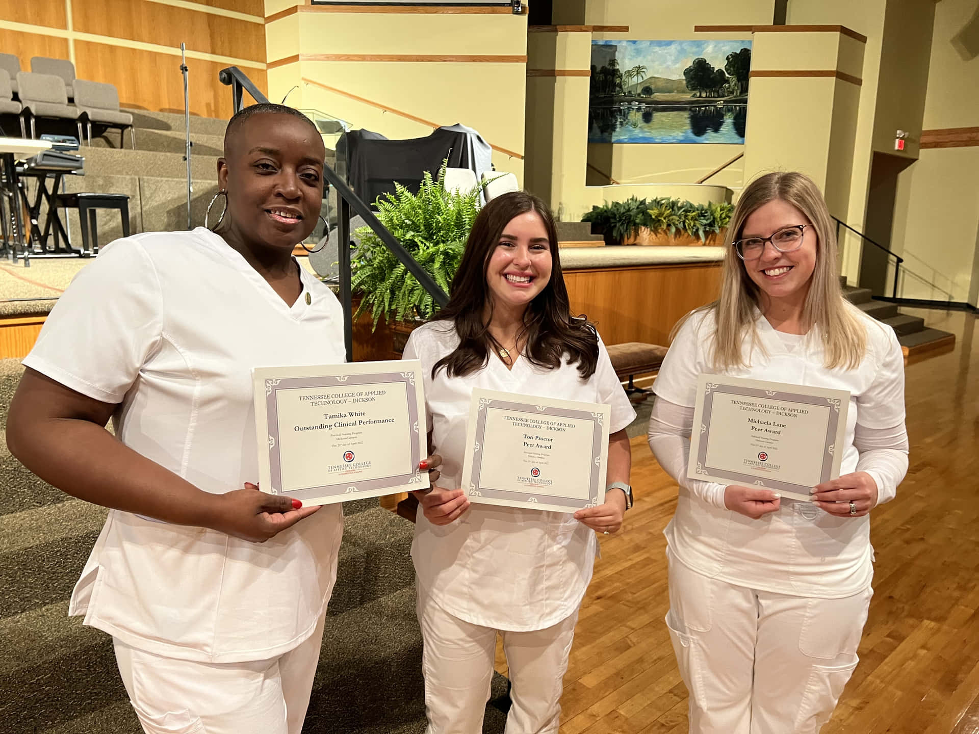 Celebrandoel Futuro De La Enfermería: La Graduación De Los Enfermeros