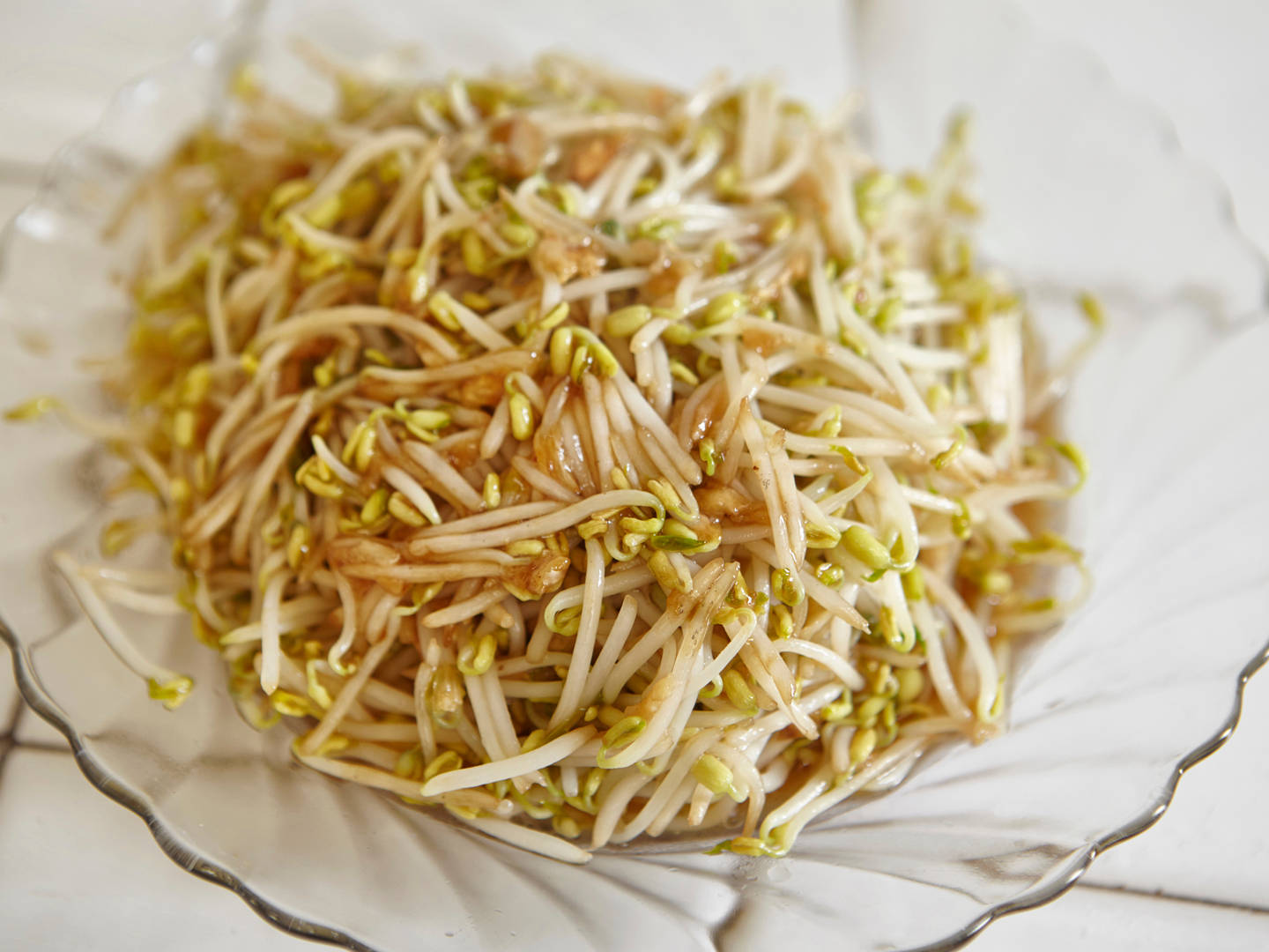 Nutritious Stir-fried Mung Bean Sprouts Vegetable Wallpaper