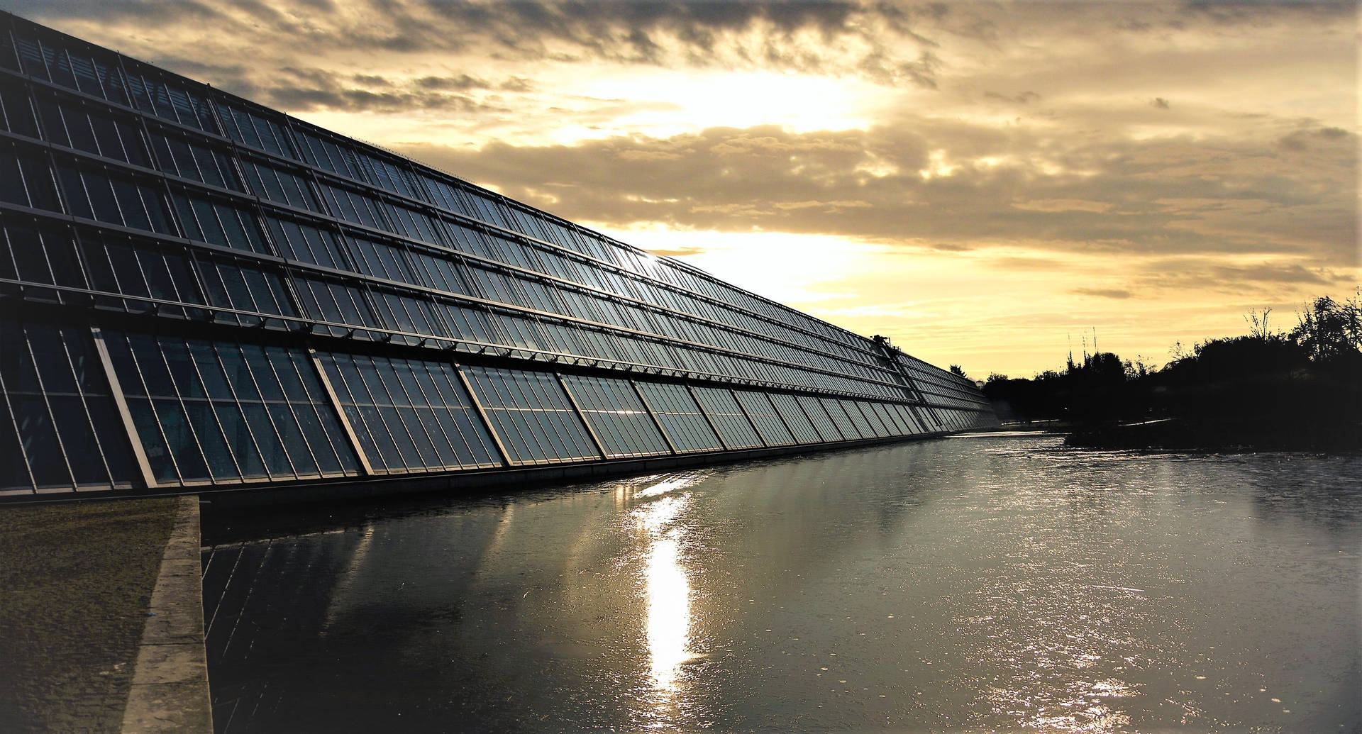 Nv Energy Reservoir Solar Panels Wallpaper