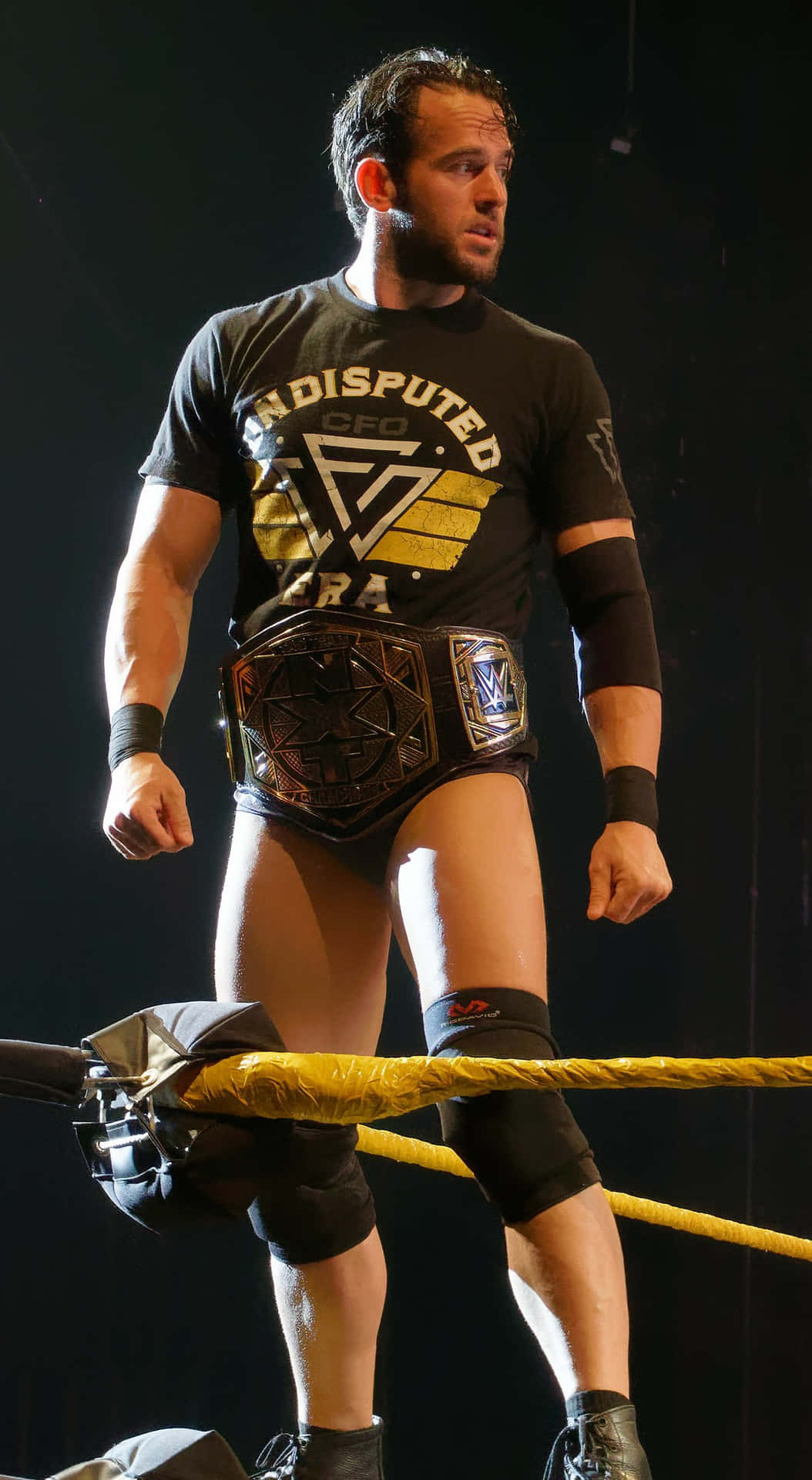 NXT Tag Team Championship bælte Roderick Strong Figur. Wallpaper