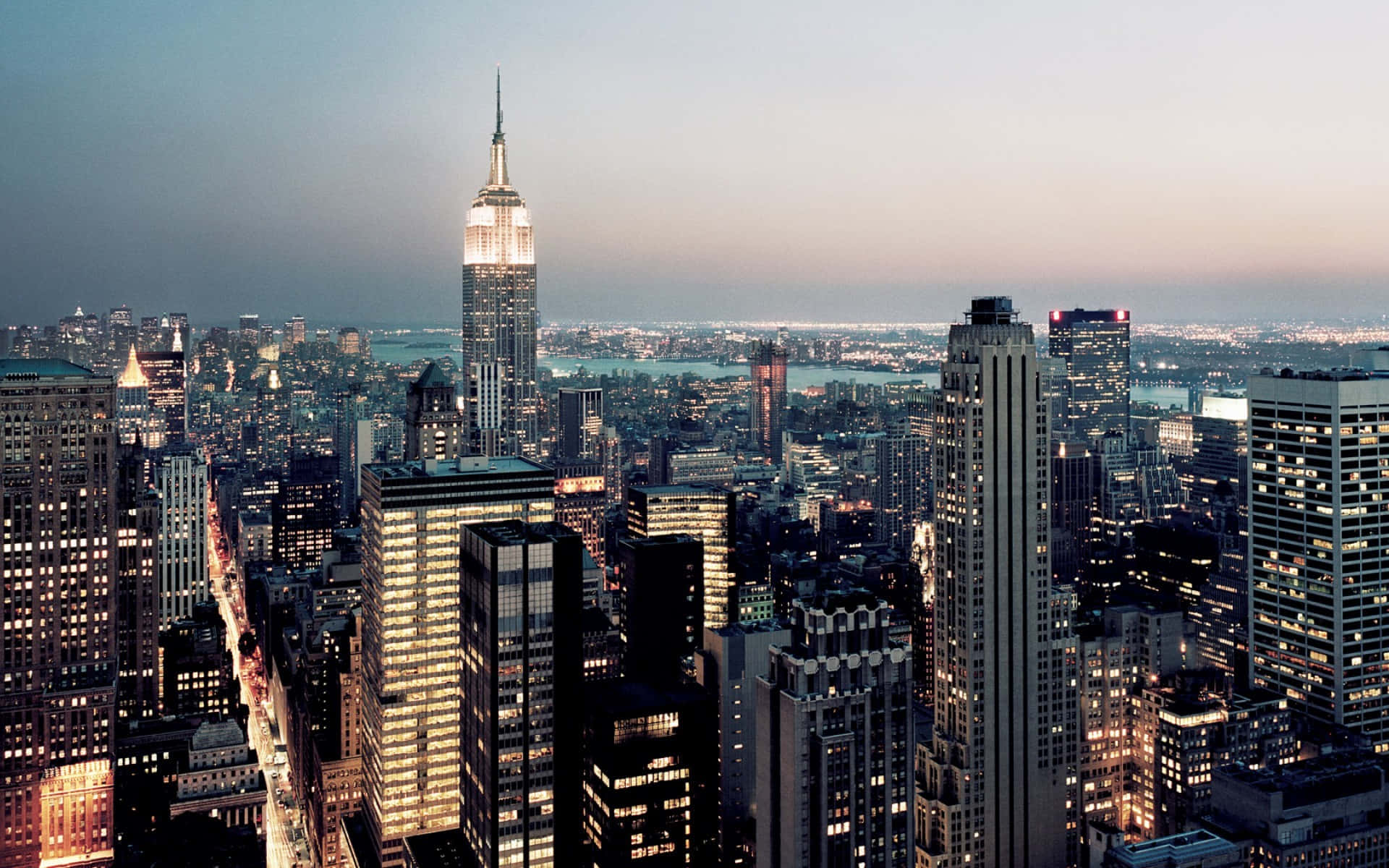 Stunning night time view of the New York City skyline Wallpaper