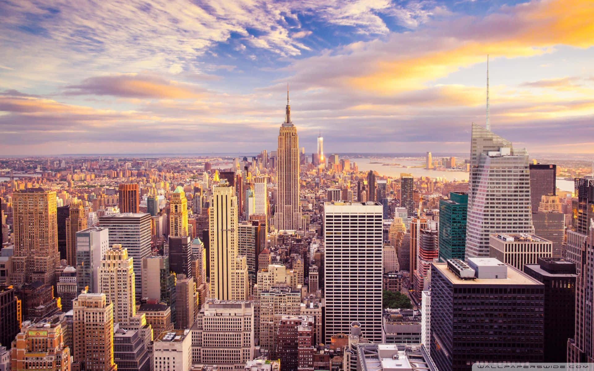 Vergrößerungeiner Digitalen Landschaft - Ein Blick Auf New Yorks Wolkenkratzer Wallpaper