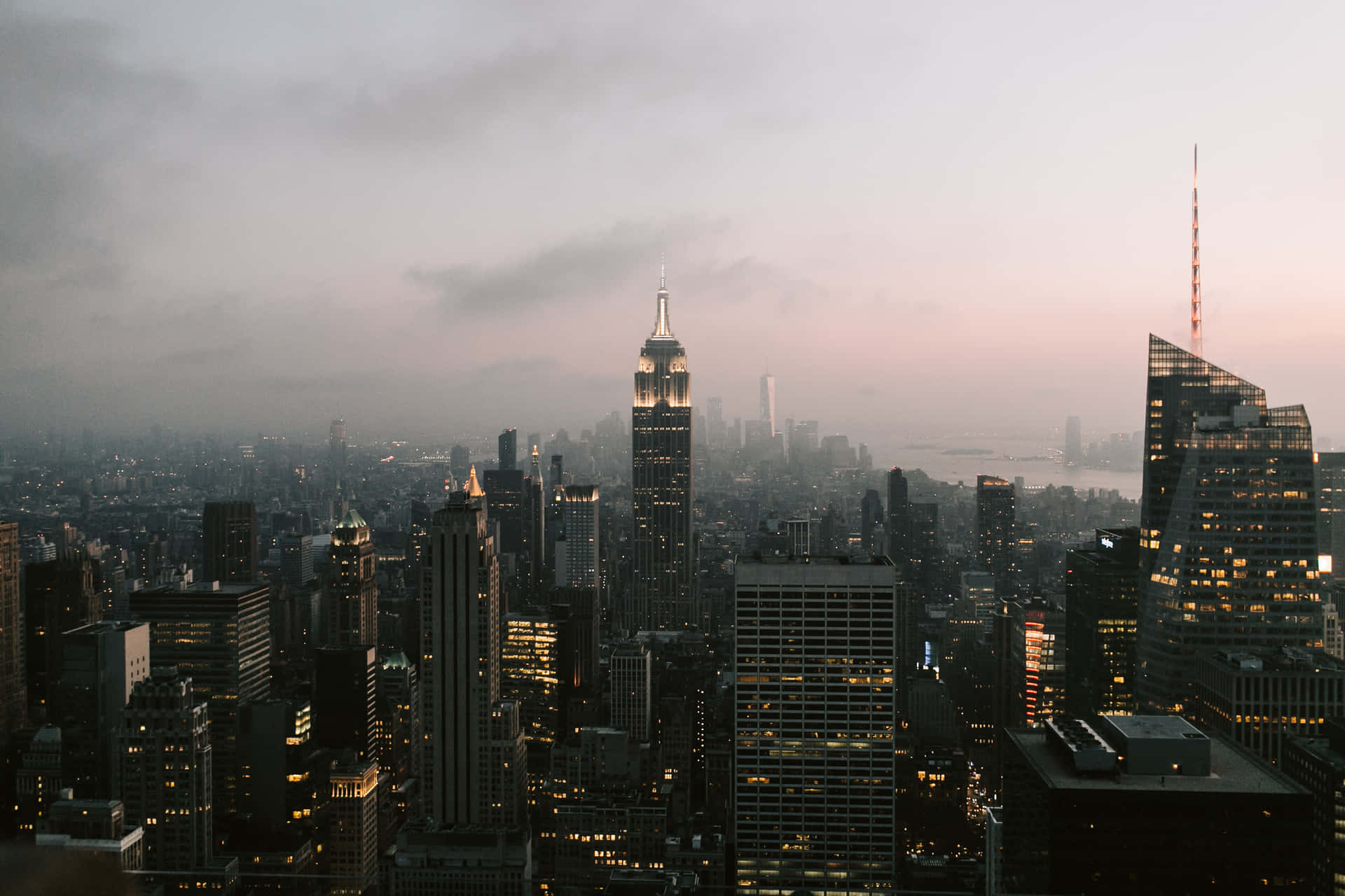: A breathtaking view of New York City skyline