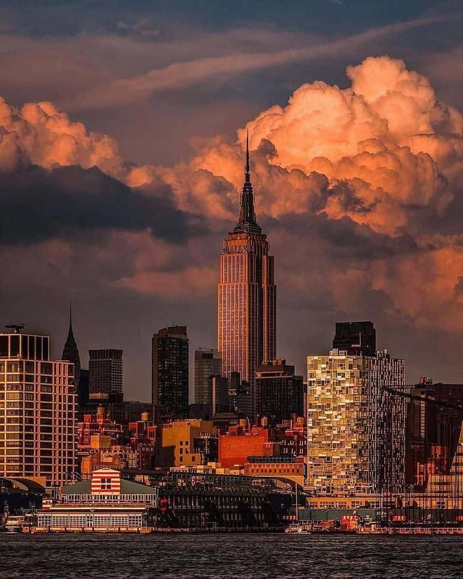 Etfantastisk Syn Af Oplyste Manhattan Skyline I New York City.
