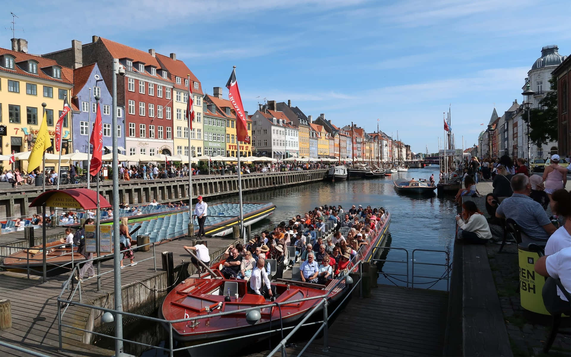Barcosturísticos Famosos De Nyhavn Fondo de pantalla