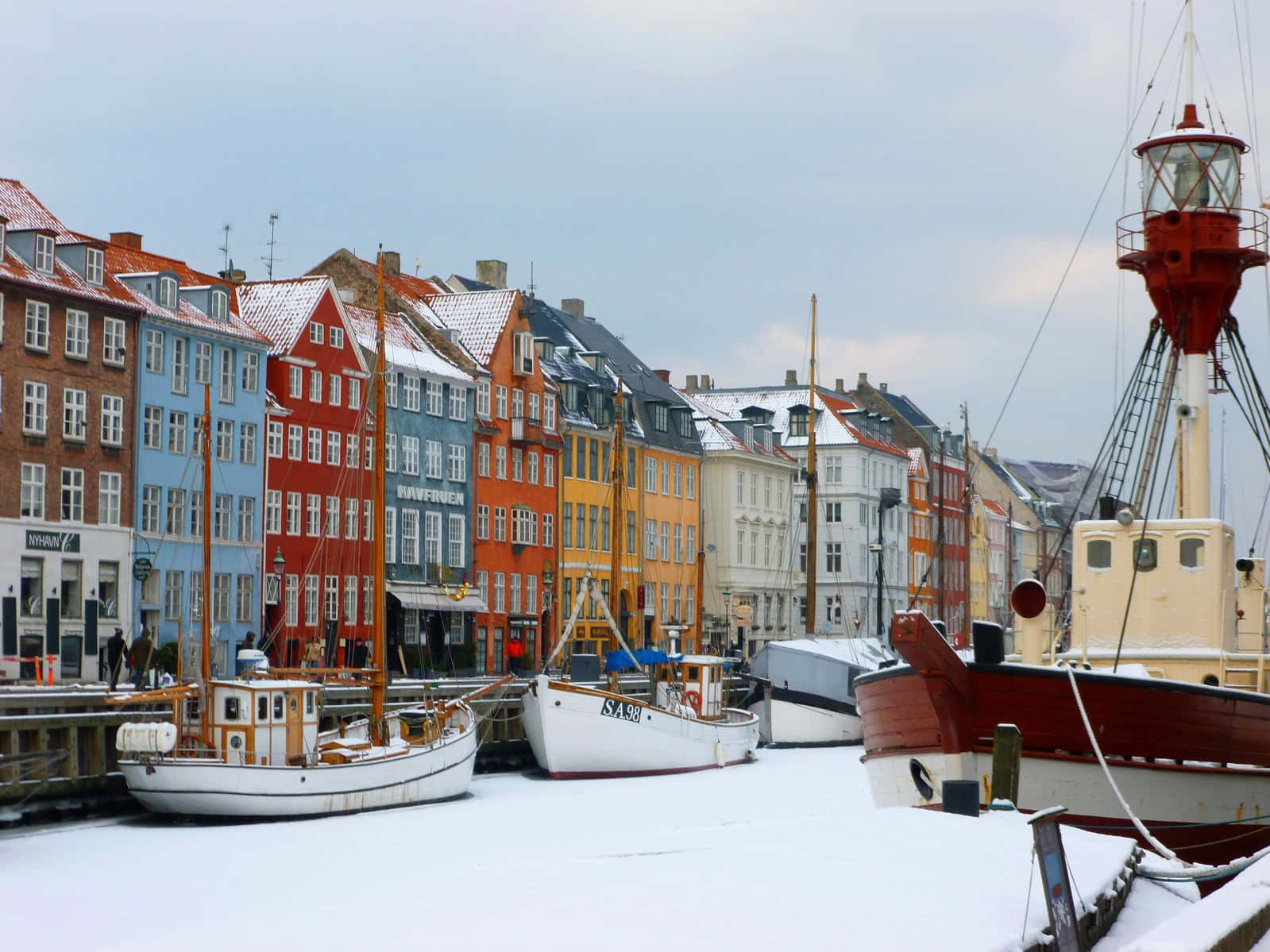 Scenen fra det frossede hav i Nyhavn Havn Vinter Tapet Wallpaper