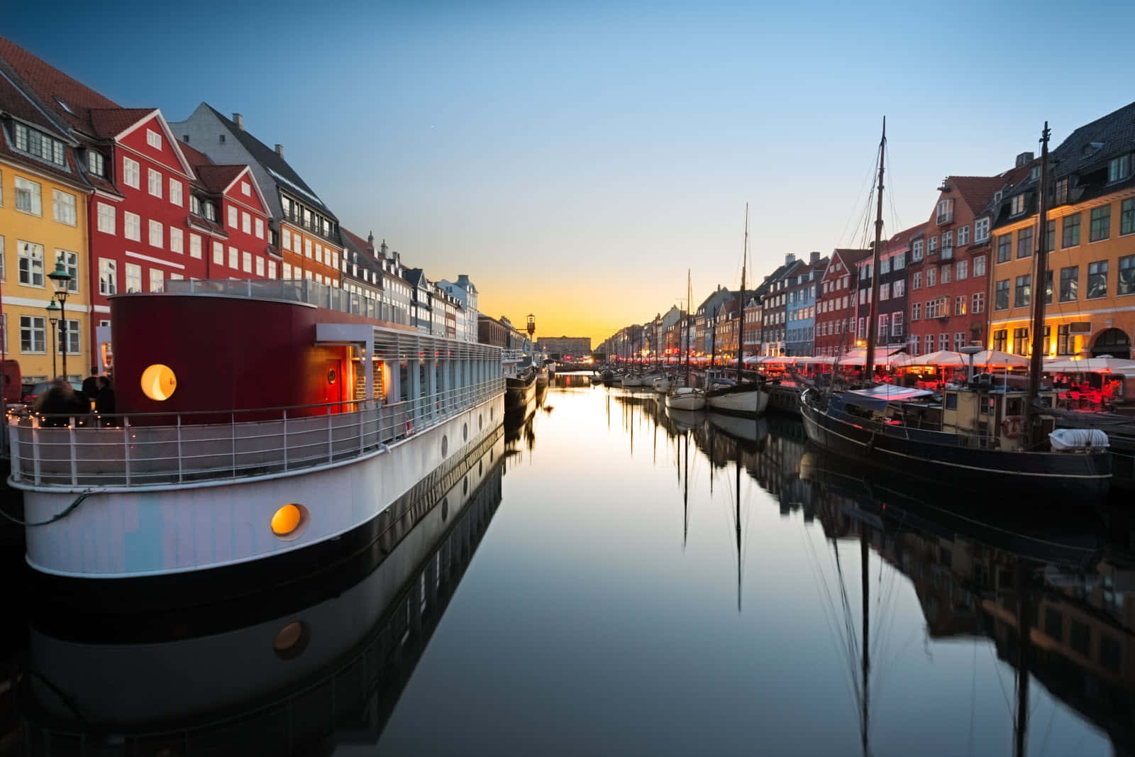 Nyhavn Water Waterfront Historic Buildings Wallpaper