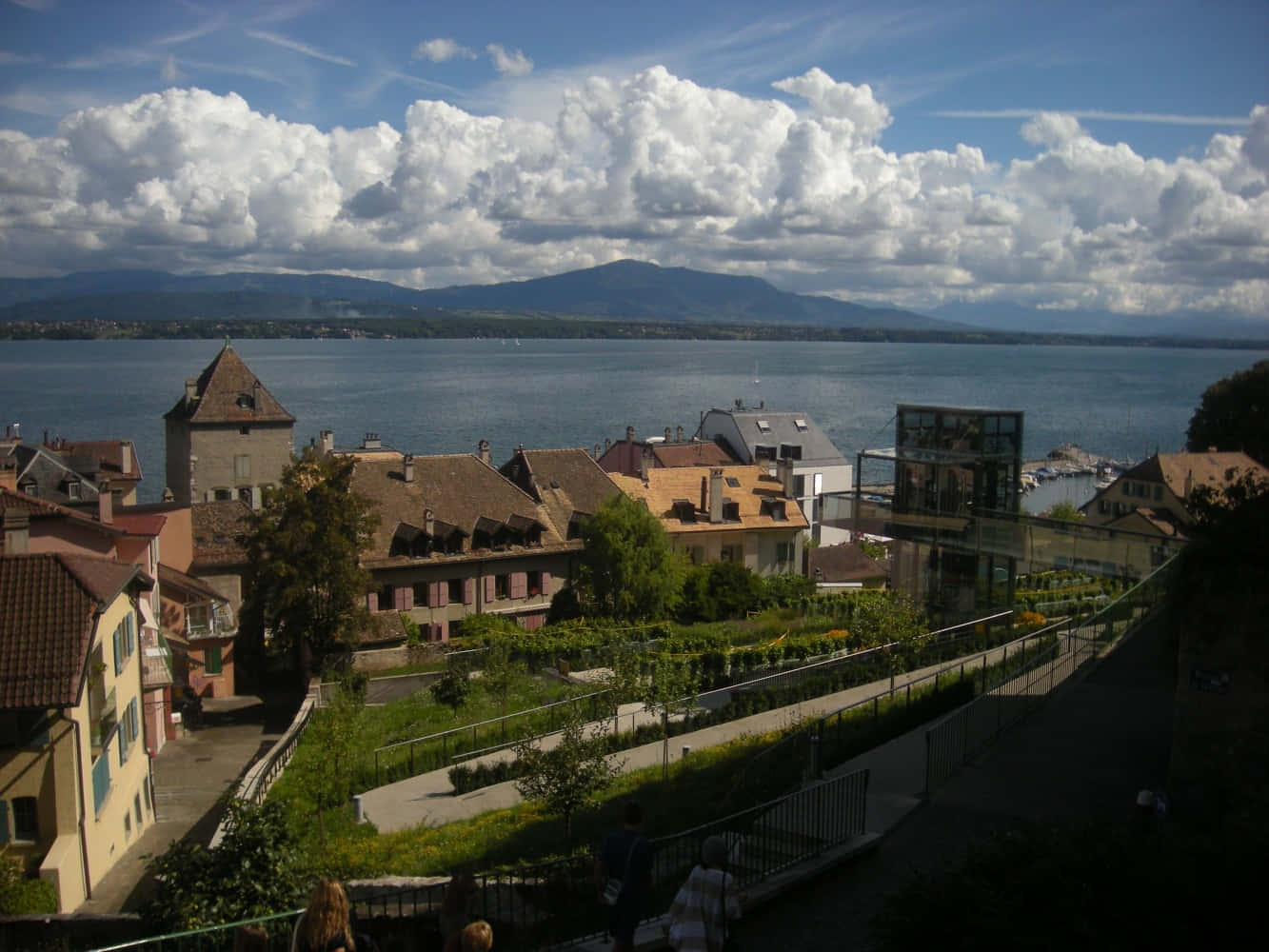 Uitzicht Op Het Meer Van Genève In Nyon, Zwitserland Achtergrond