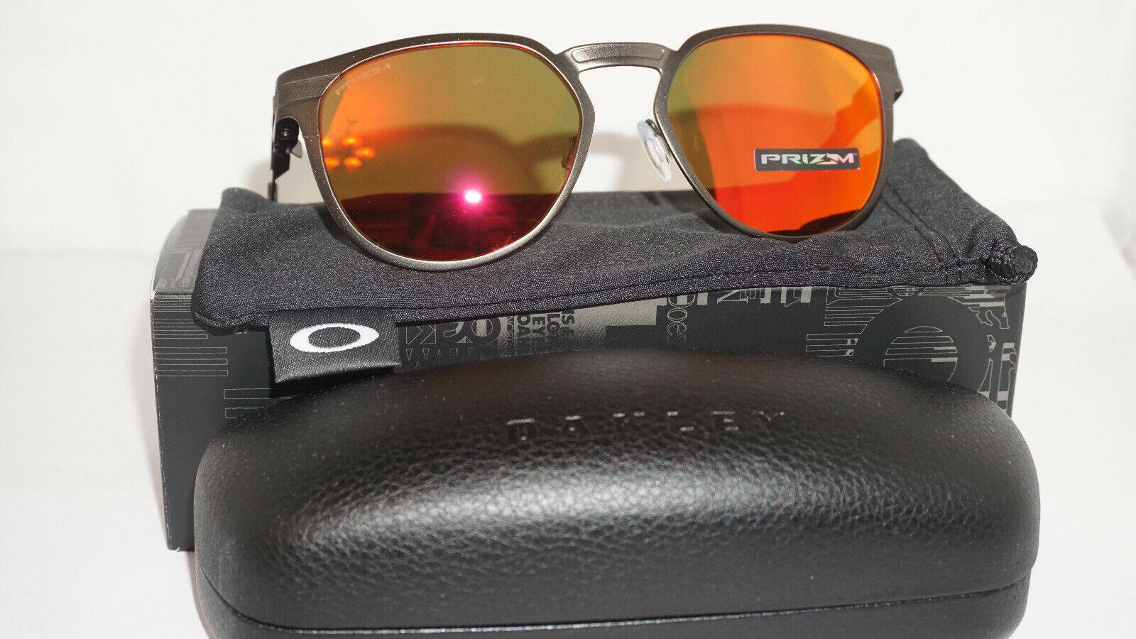 Custodiaper Lenti Oakley Per Occhiali Da Sole Sfondo