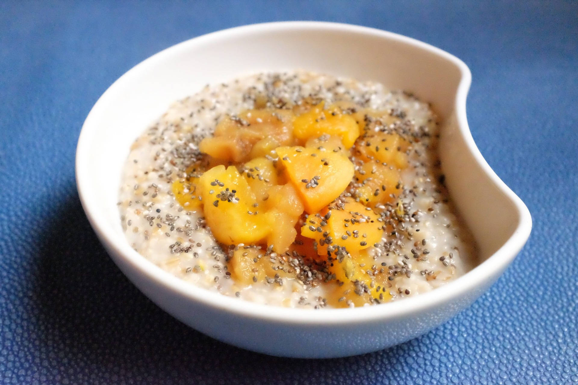 Oatmeal With Chia Seeds And Peaches Wallpaper