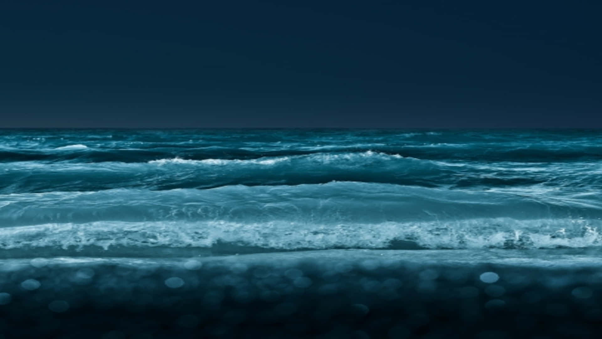 Genießensie Den Blick Vom Strand Und Erkunden Sie Den Horizont Mit Einem 4k Ipad. Wallpaper