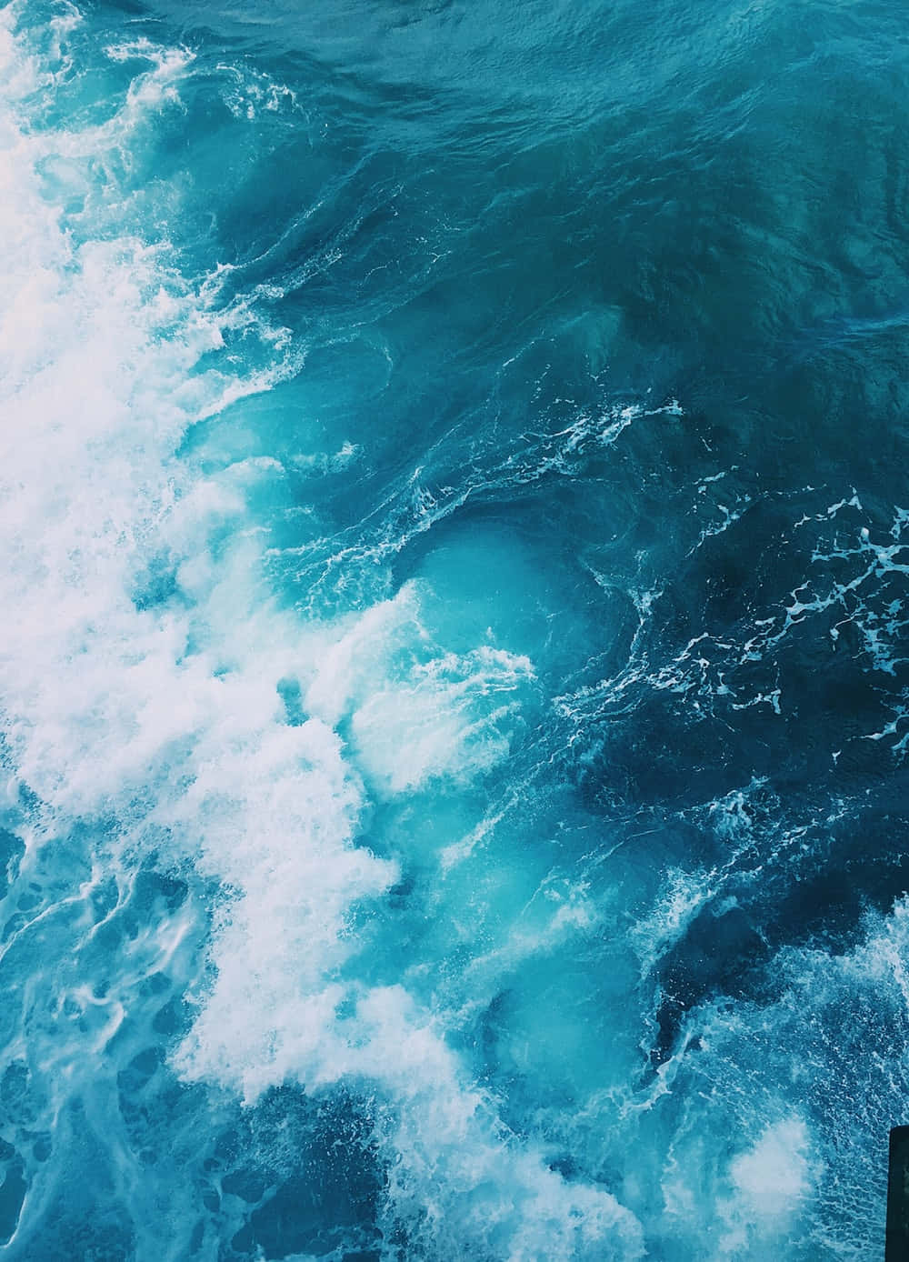Unfondo Azul Océano Precioso Con Un Efecto Calmante.