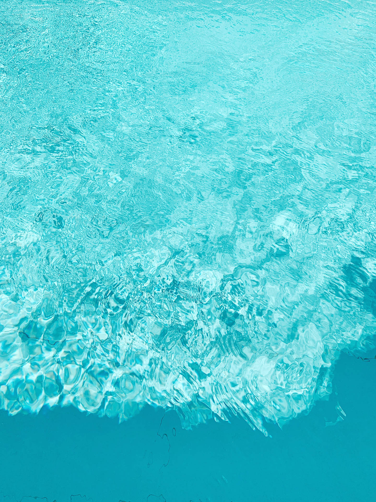 Ocean Blue Water Splashes Wallpaper