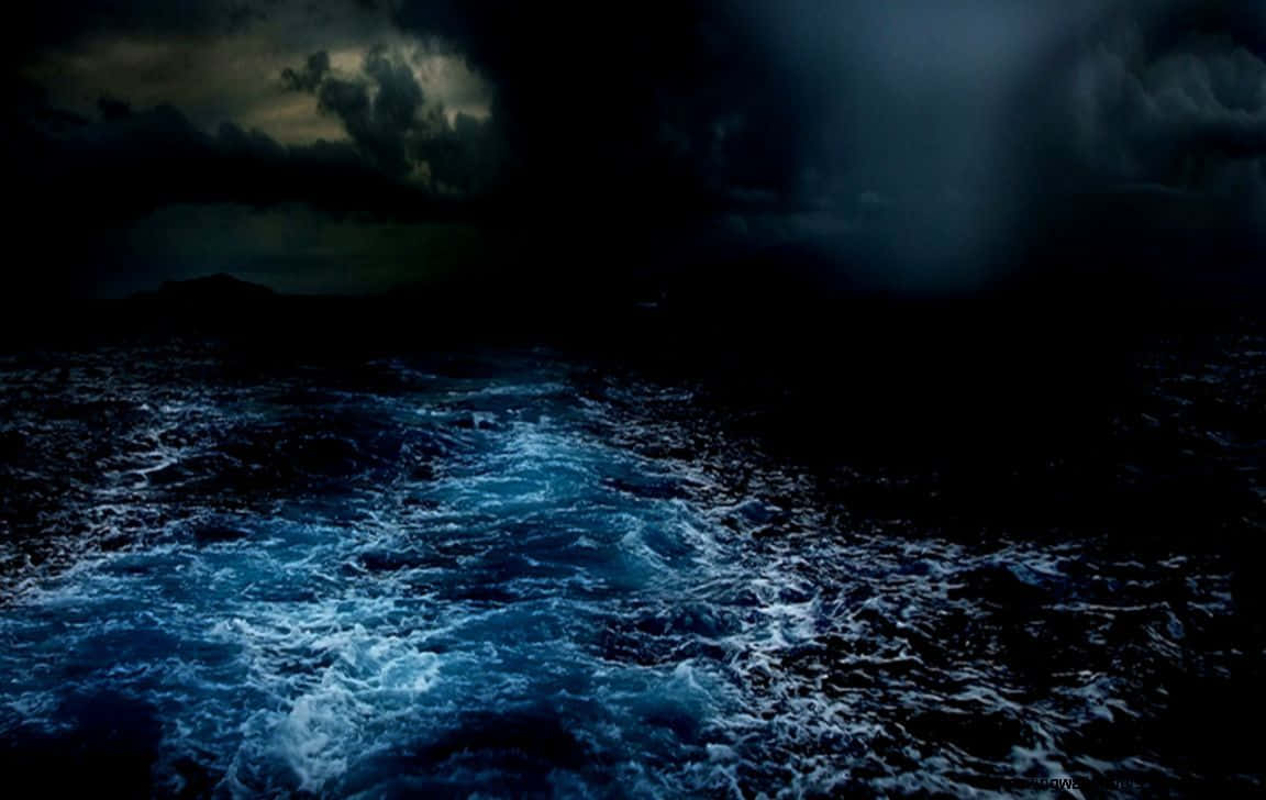 Sentila Potenza Della Natura Selvaggia Attraverso Questa Immagine Mozzafiato Di Una Tempesta Oceanica. Sfondo