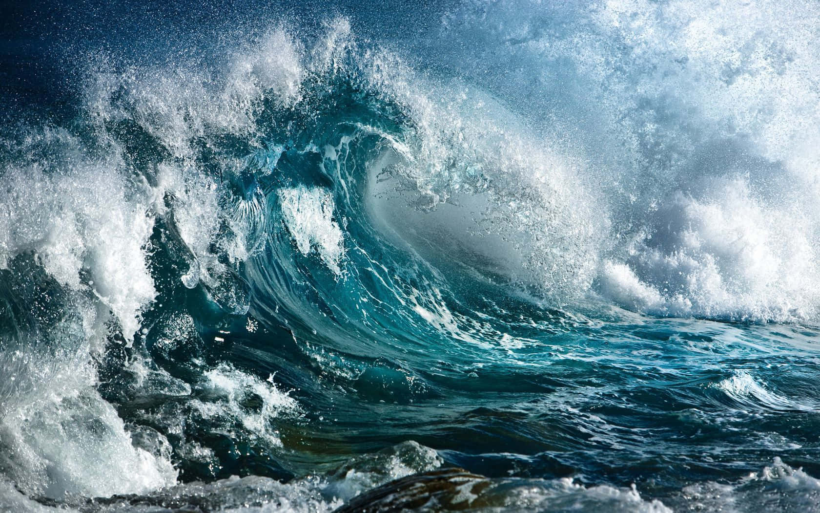 Powerful Ocean Waves