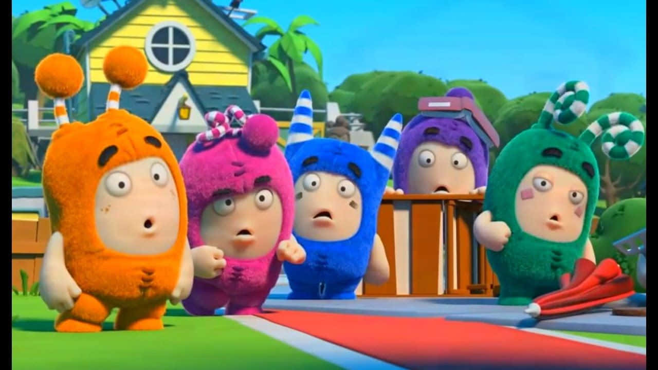 En gruppe af farverige tegnefilmfigurer der står foran et hus på en solrig dag. Wallpaper