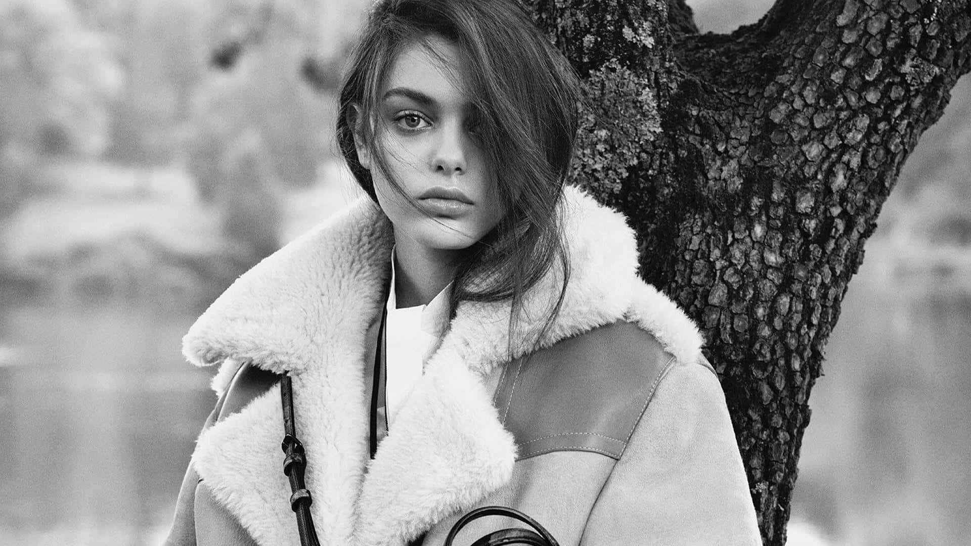 Odeya Rush Wearing A Fur Coat Wallpaper