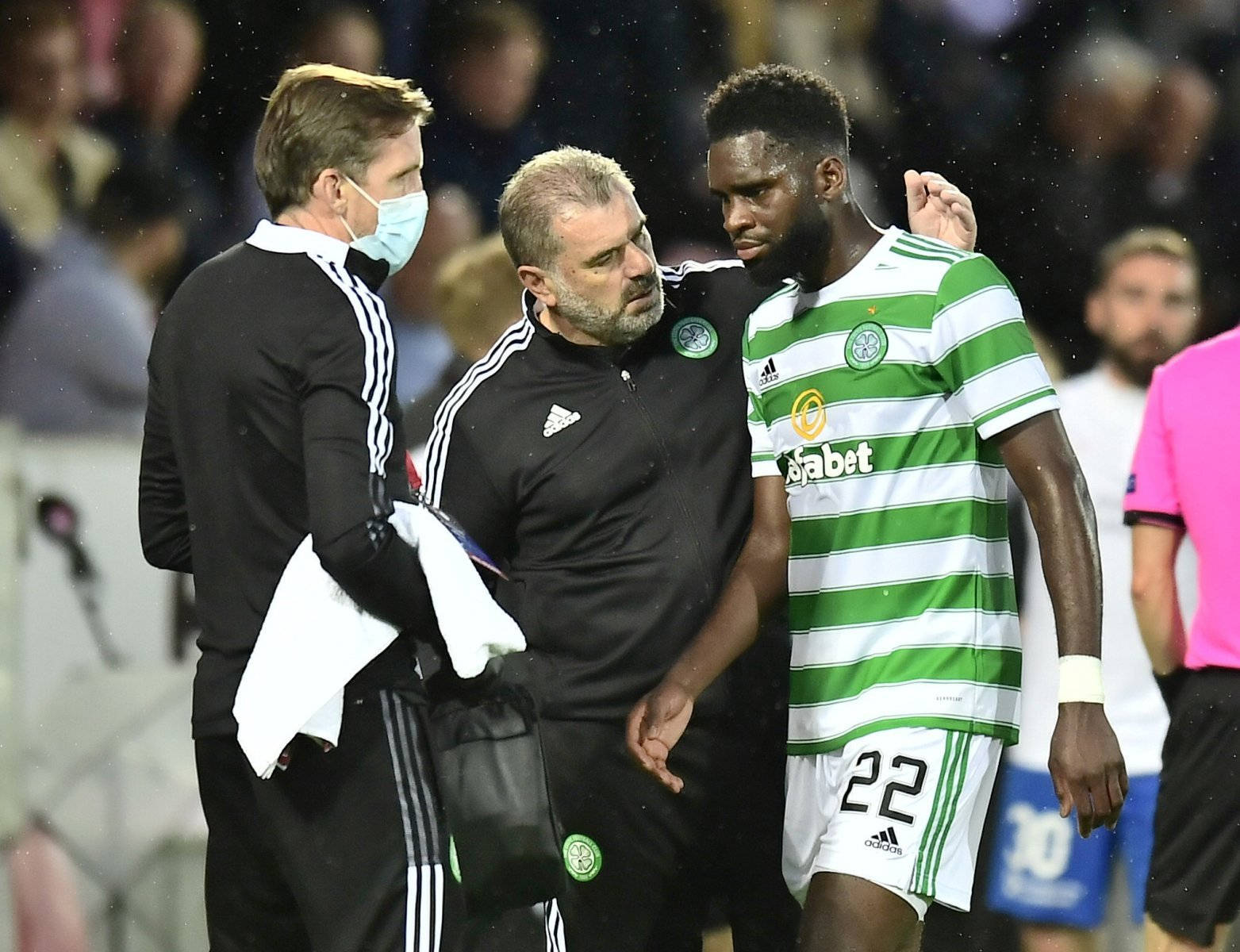 Odsonne Edouard With His Coaches Wallpaper