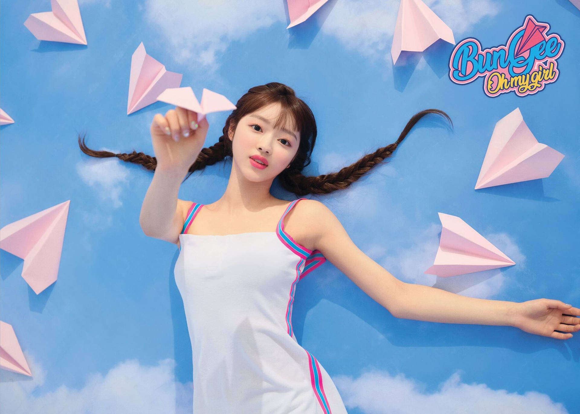 Oh My Girl Yooa In Bungee Wallpaper