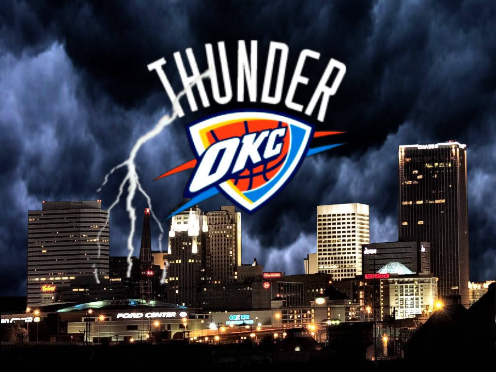 Logodei Thunder Di Oklahoma City Con Lo Skyline Della Città Sfondo