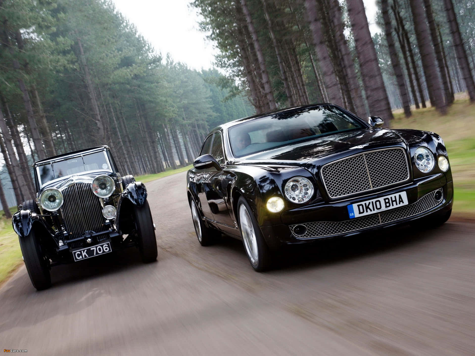 "Classic Luxury - This vintage Old Bentley Roadster will never go out of fashion" Wallpaper