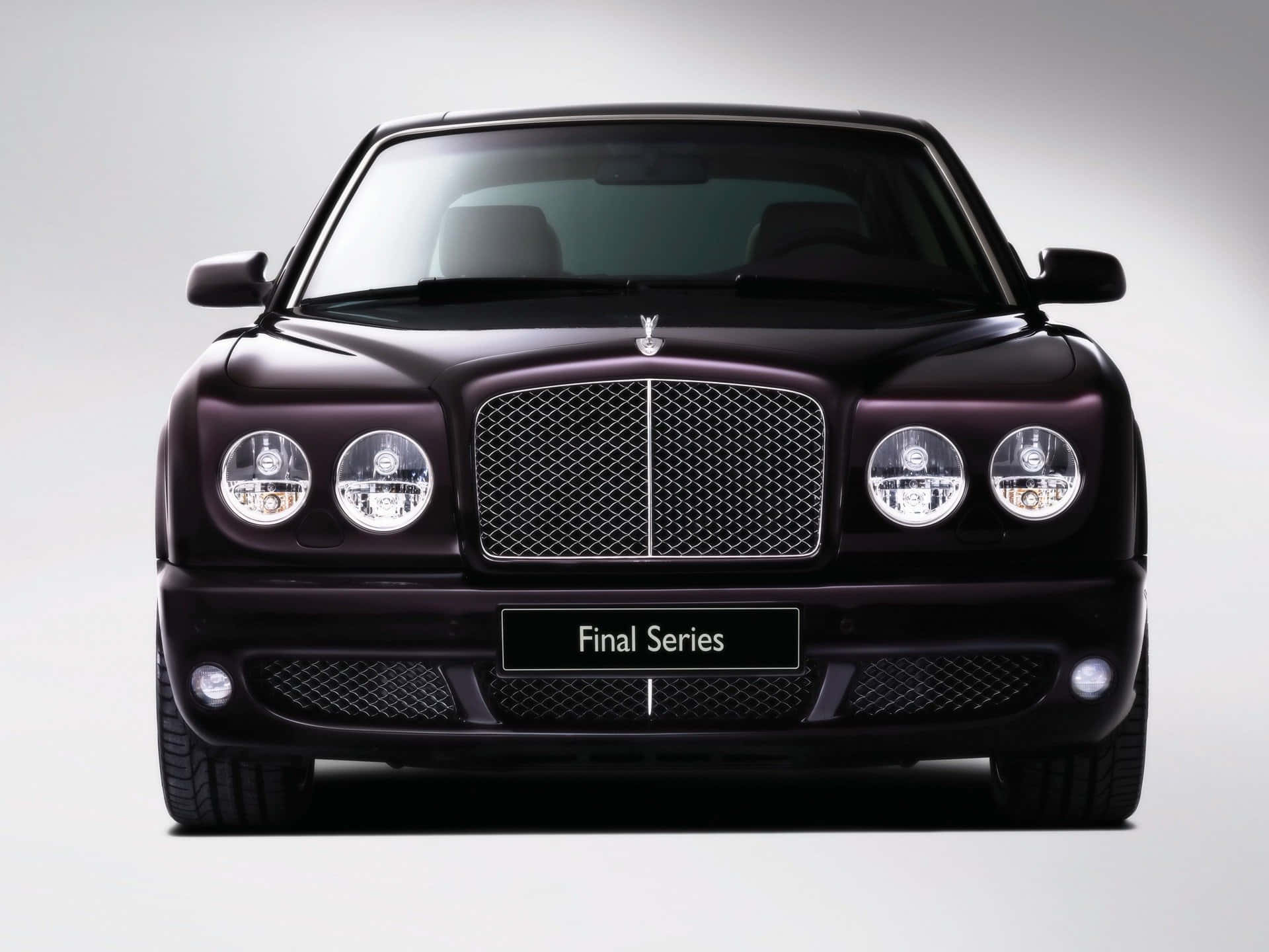 Íconodel Lujo Británico: Un Antiguo Bentley. Fondo de pantalla