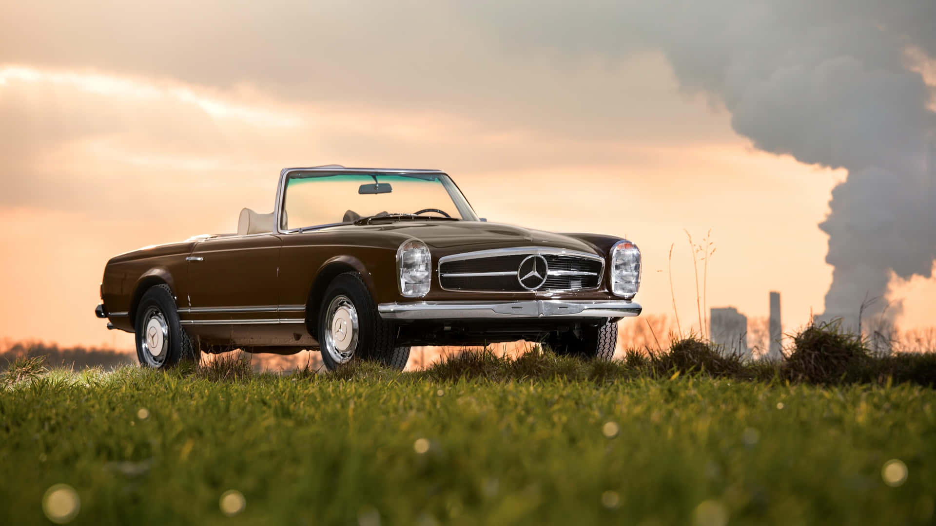 Classic Elegance - Vintage Mercedes-Benz W113 Wallpaper