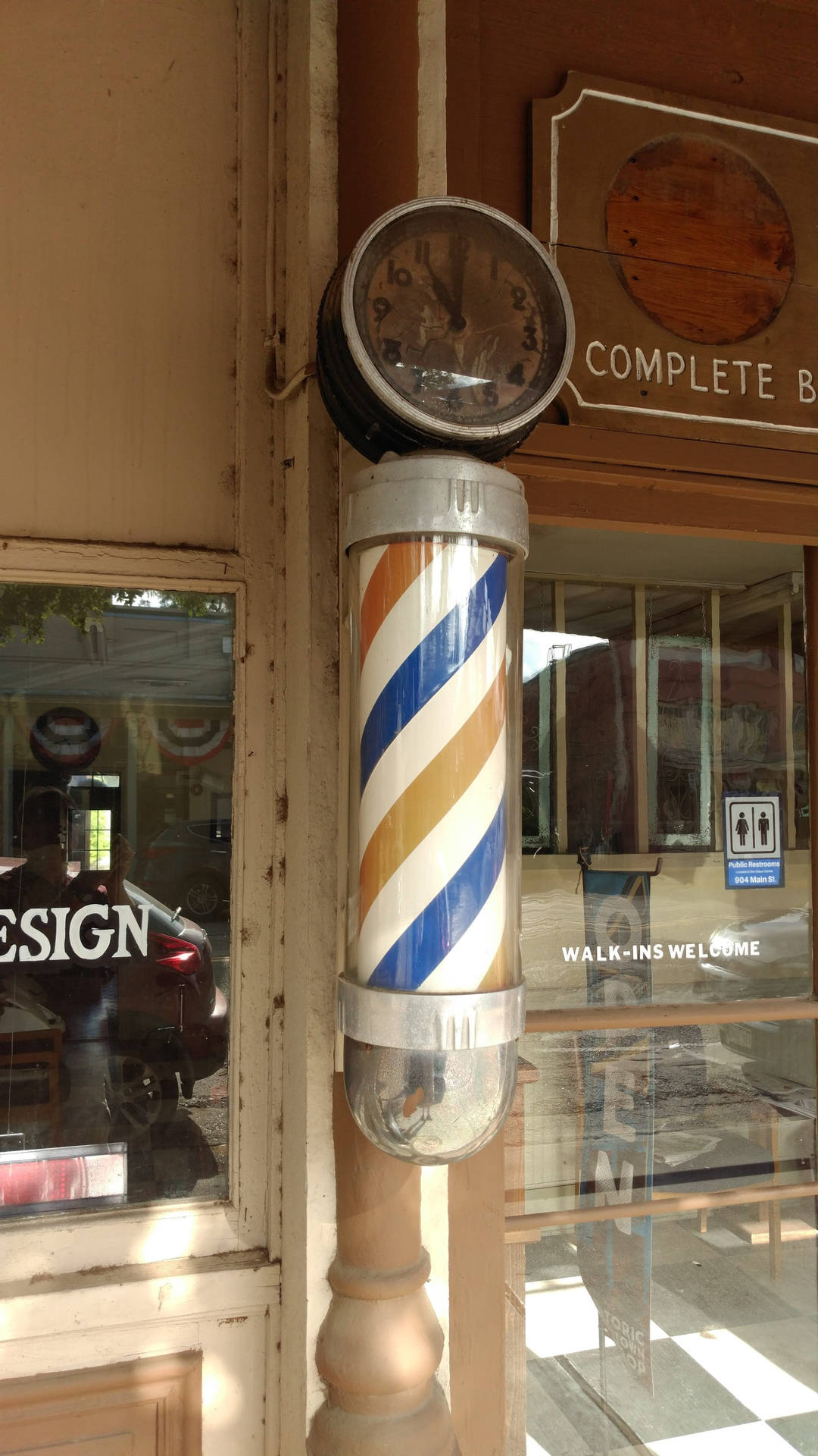 Old-Looking Barber Pole Wallpaper