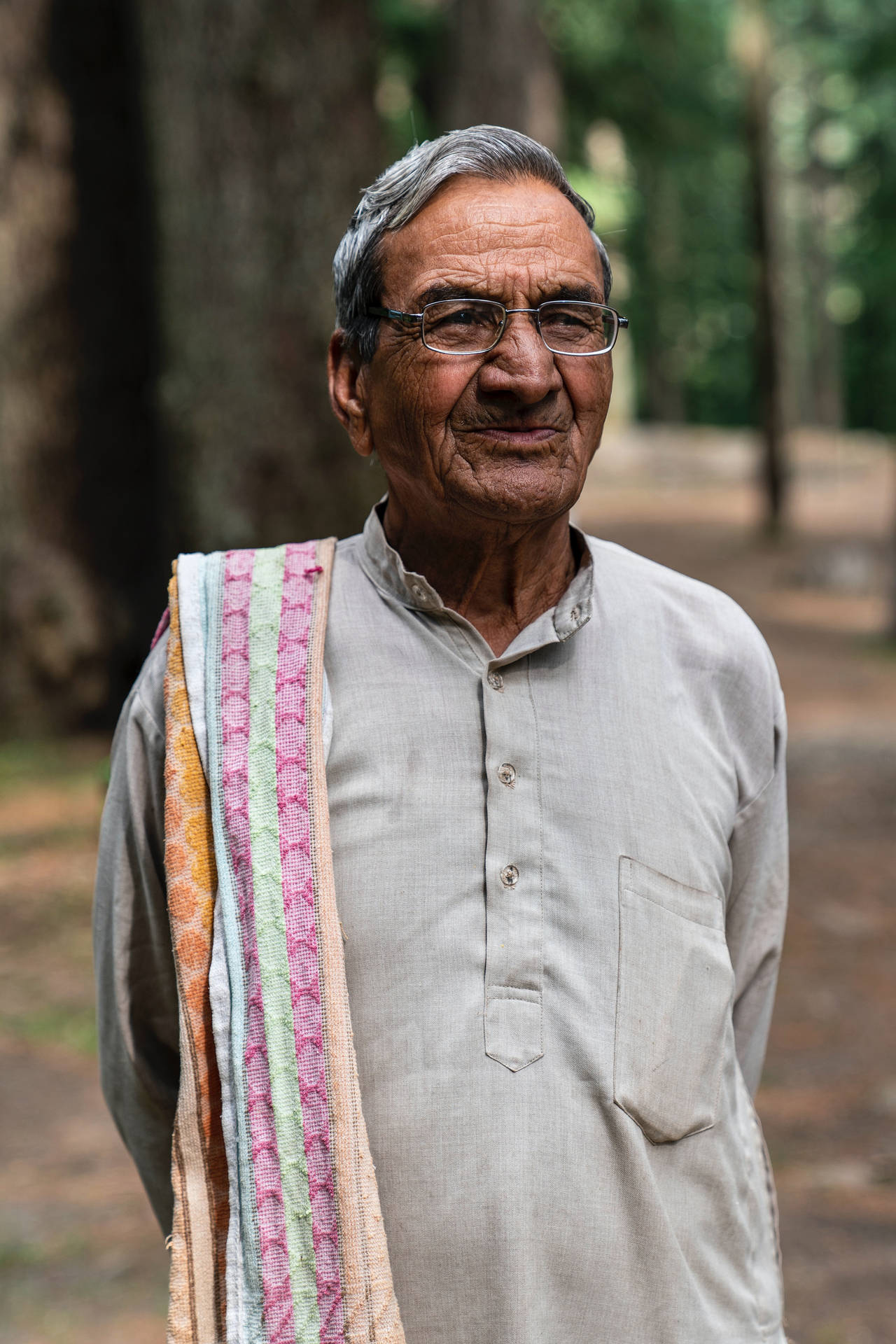 Elderly gentleman in stylish outfit Wallpaper
