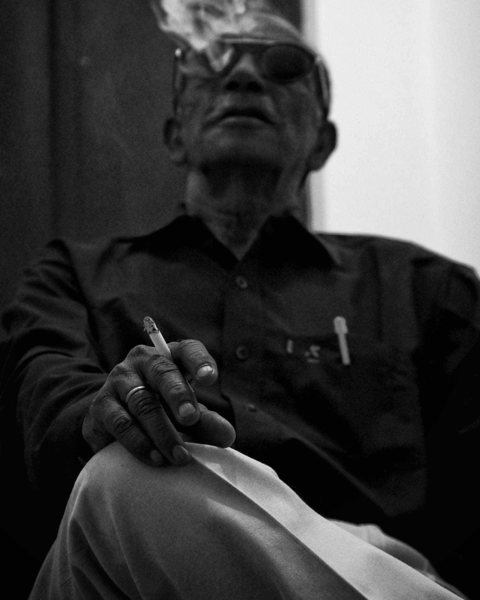 Old Man Smoking Grayscale Wallpaper