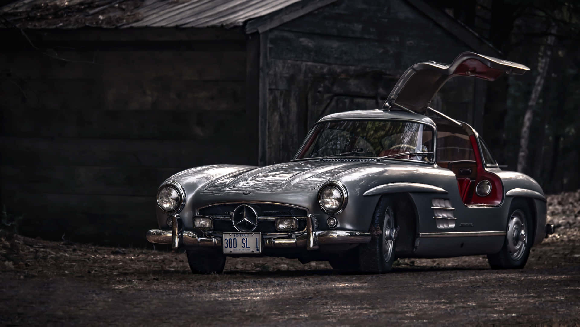 Caption: Vintage Elegance with the Old Mercedes-Benz Gullwing. Wallpaper
