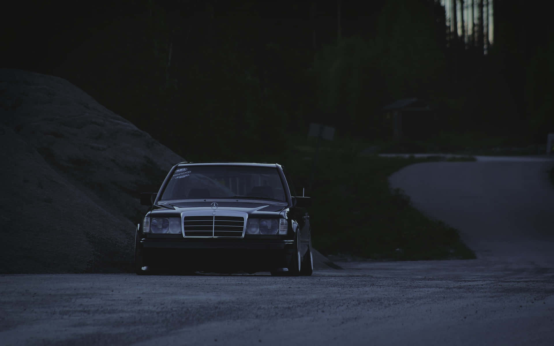 Viejomercedes Benz W201. Un Coche De Lujo. Fondo de pantalla