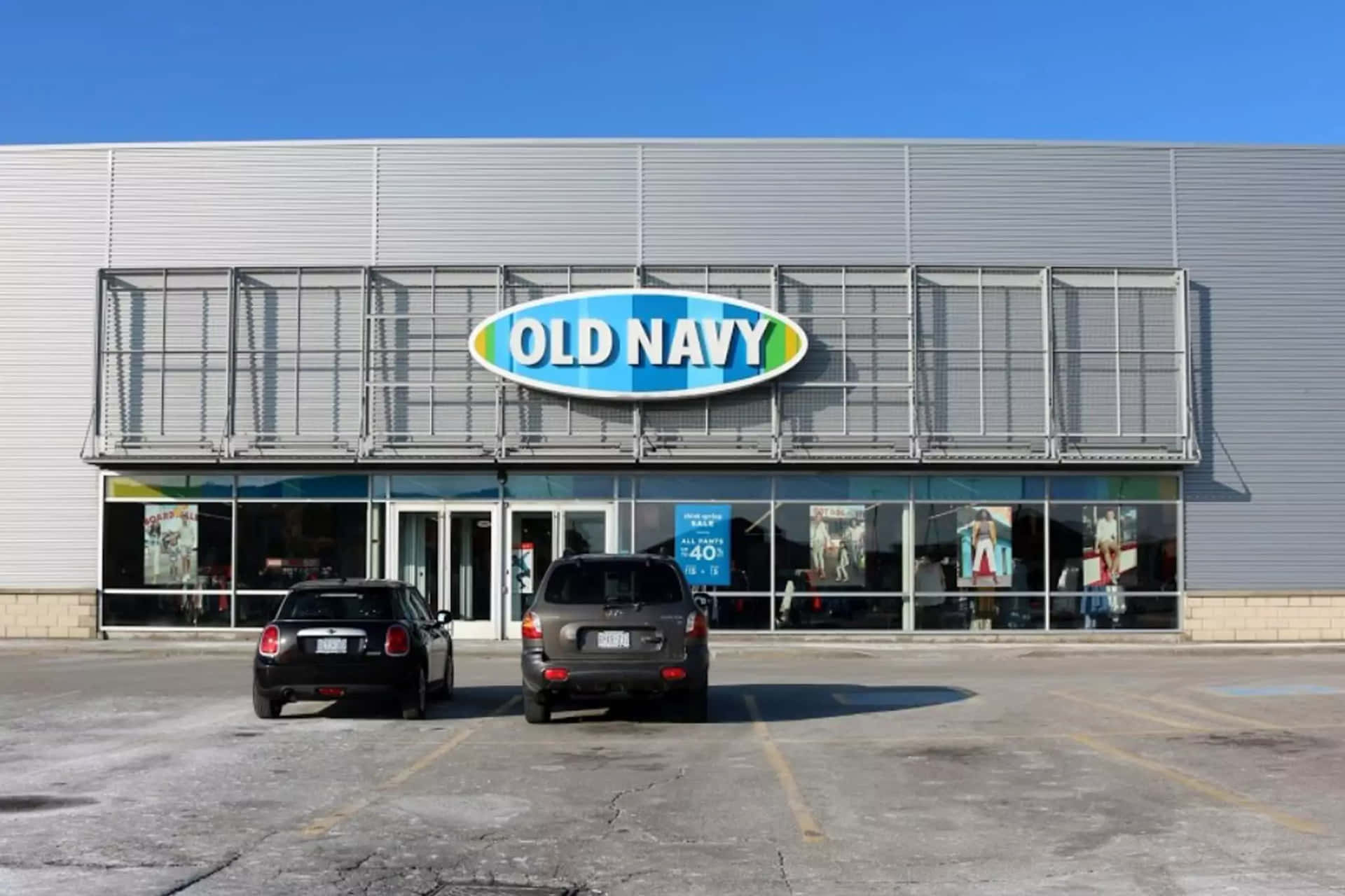 Look fashionable and hip all year round with the latest collection of apparel at Old Navy