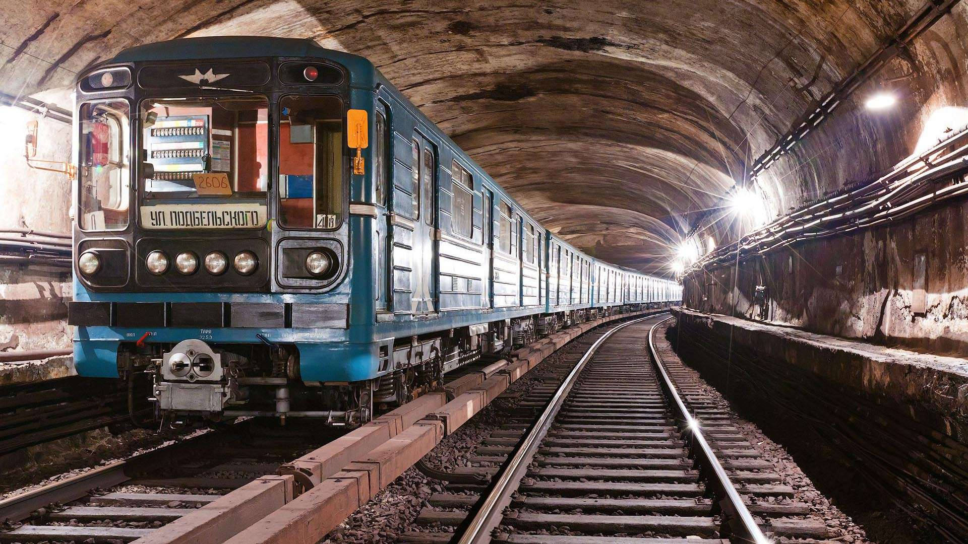 Gamle-skole Subway Train Vibrant Scene Wallpaper