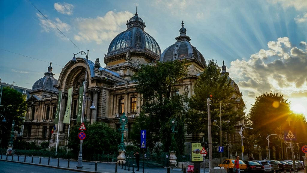 Cidadevelha De Bucareste Romênia. Papel de Parede
