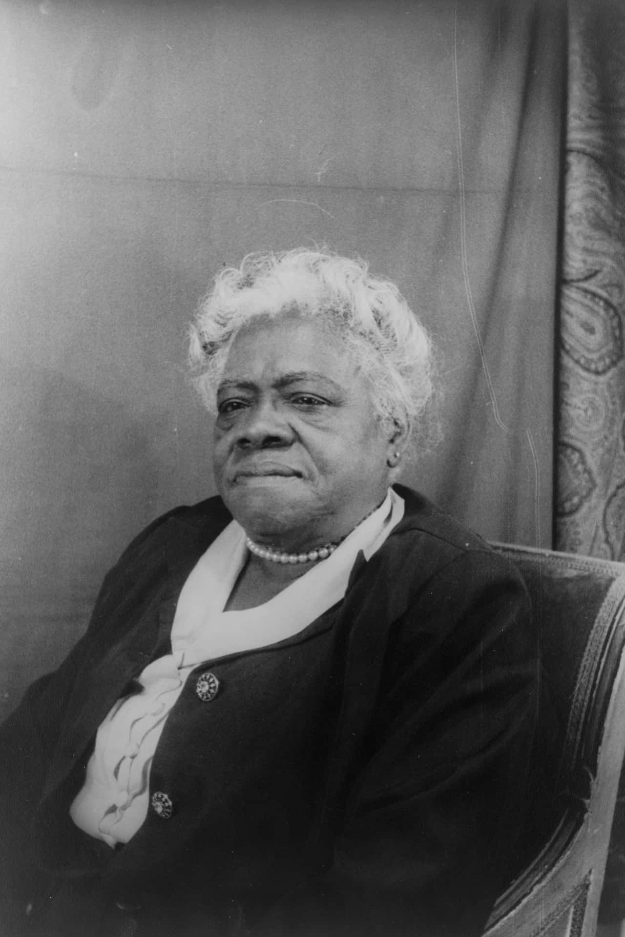 Older Black Woman Mary Mcleod Bethune Wallpaper
