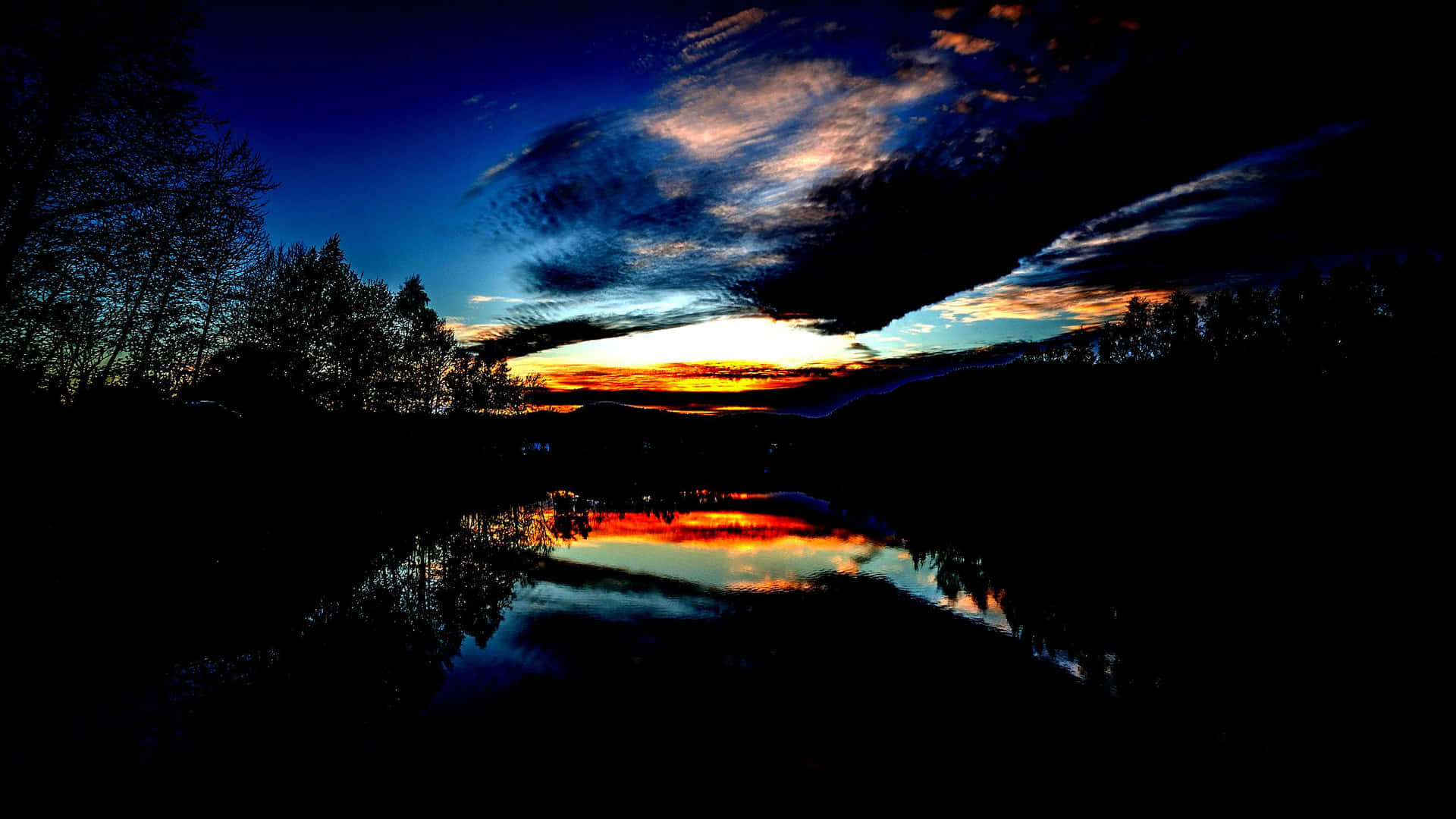 Oled Monitor Lake At Sunset Wallpaper