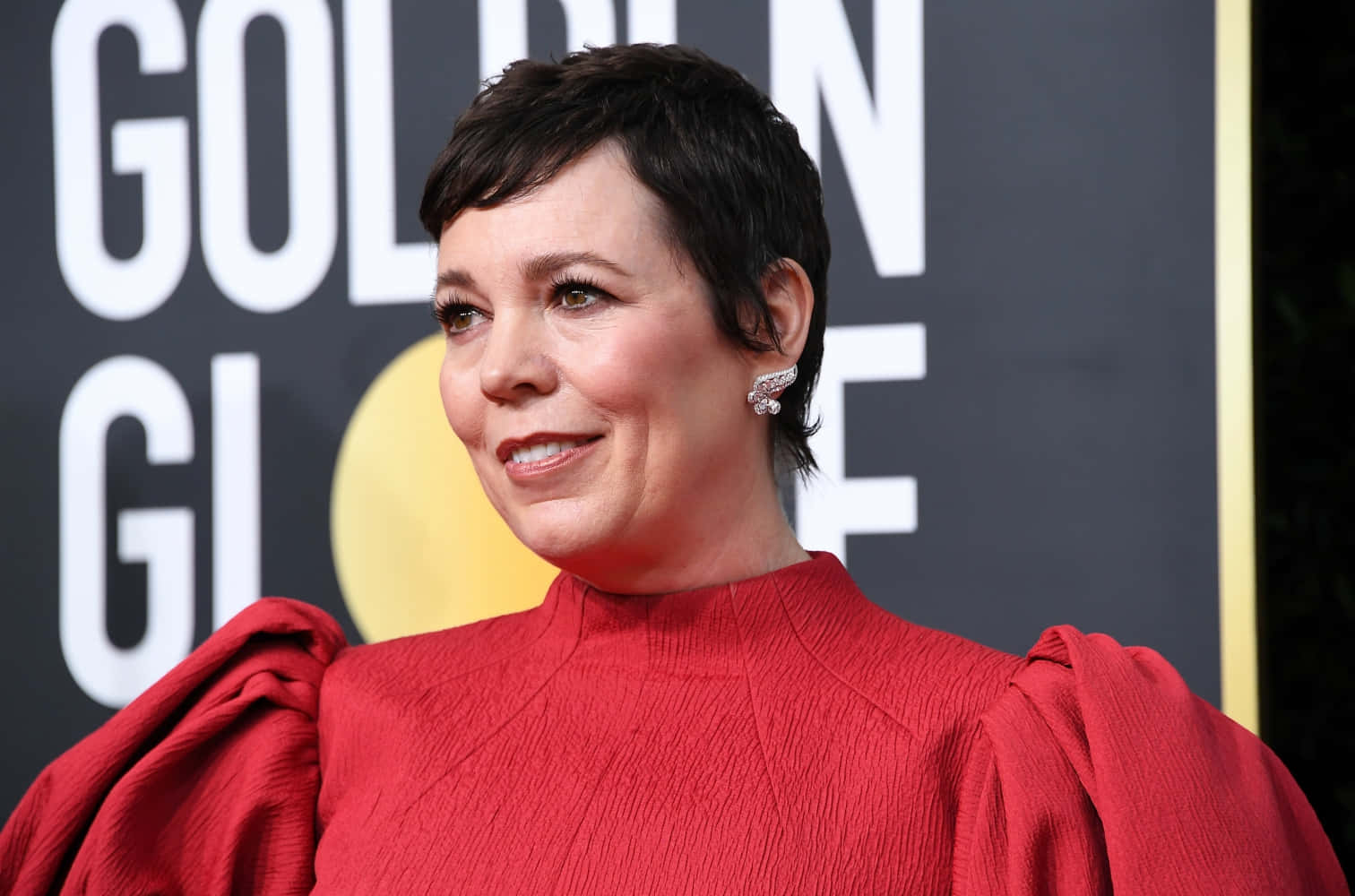 Olivia Colman Glowing In Vibrant Red Dress Wallpaper