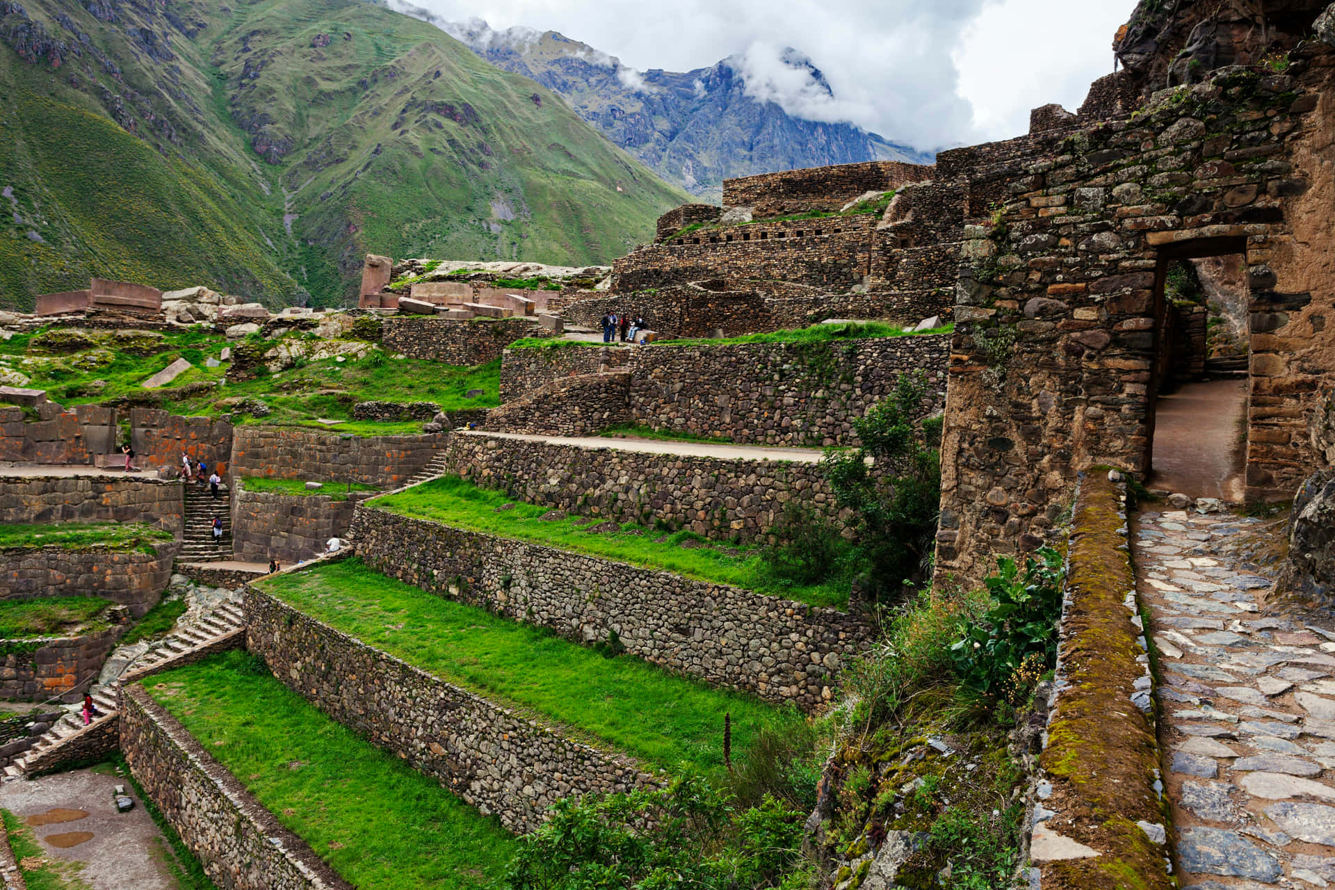 Caption: Majestic View of the 150-step Staircase in Ollantaytambo Wallpaper