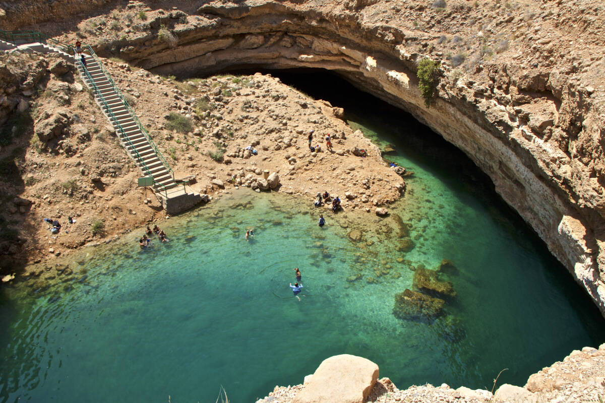 Omanbimmah Sinkhole Top View: Oman Bimmah Sinkhole Från Ovan. Wallpaper