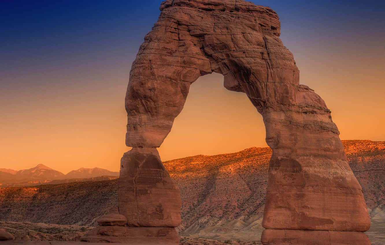 Ombre Skies Of Delicate Arch Wallpaper