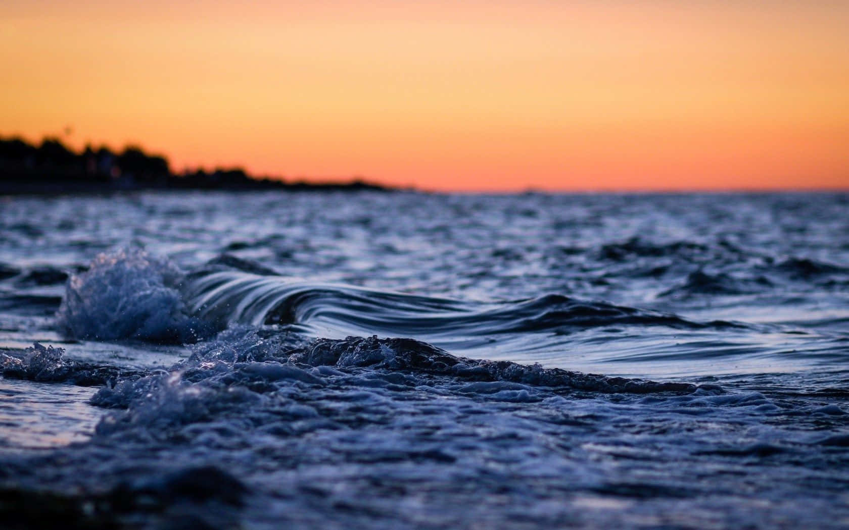 Ondeoceaniche Maestose Che Si Infrangono In Un Giorno Di Sole