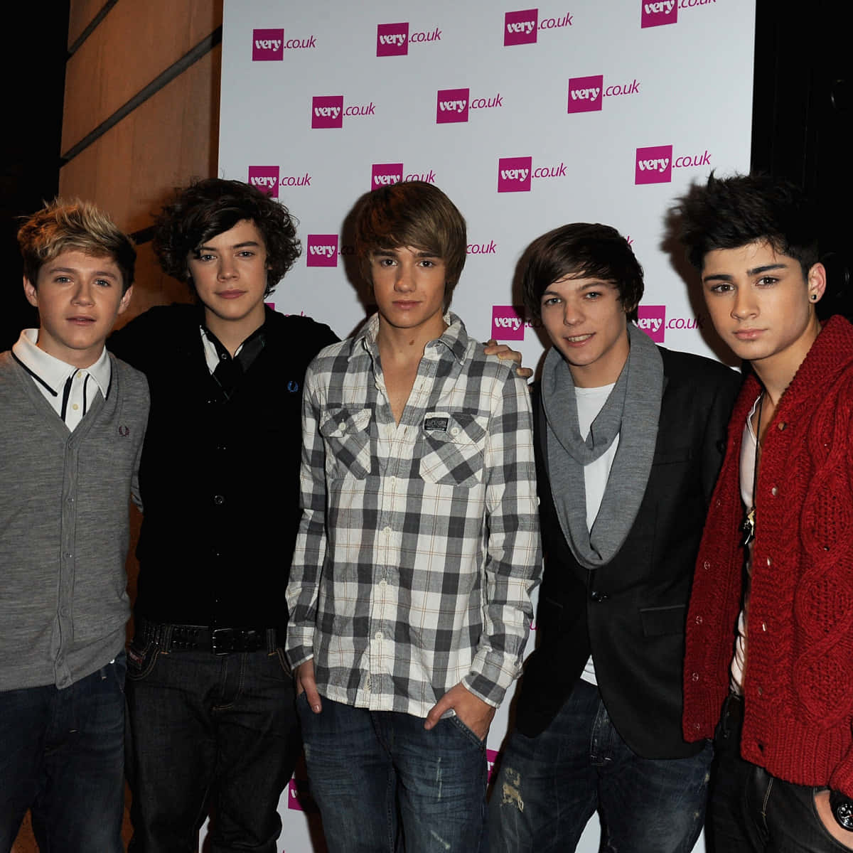 Detbritisk-irske Boyband One Direction Optræder På Scenen For Deres Fans.