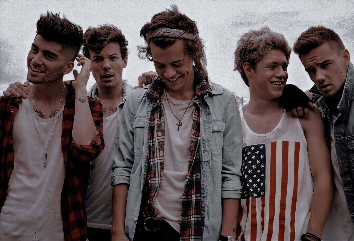 One Direction Aesthetic Smiling Wallpaper