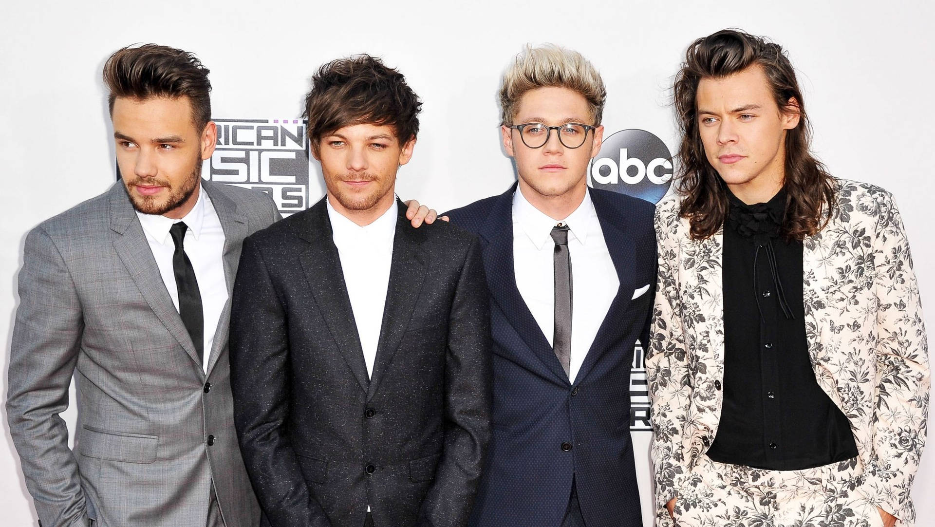 One Direction In Red Carpet Background