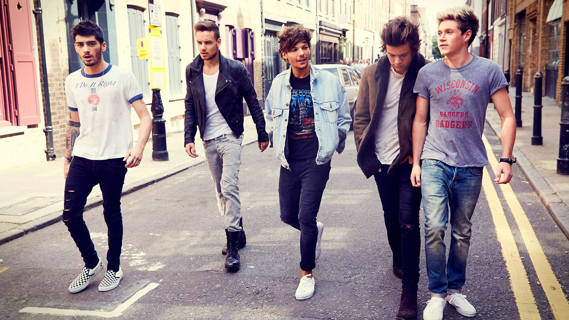One Direction walking in the city Wallpaper