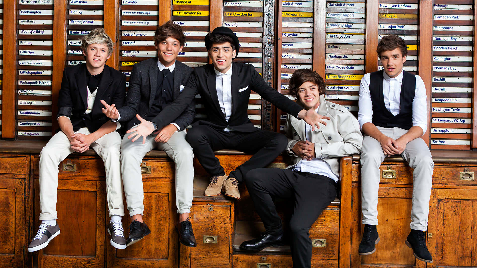 Vis din 1D kærlighed med denne One Direction bærbar dekal! Wallpaper