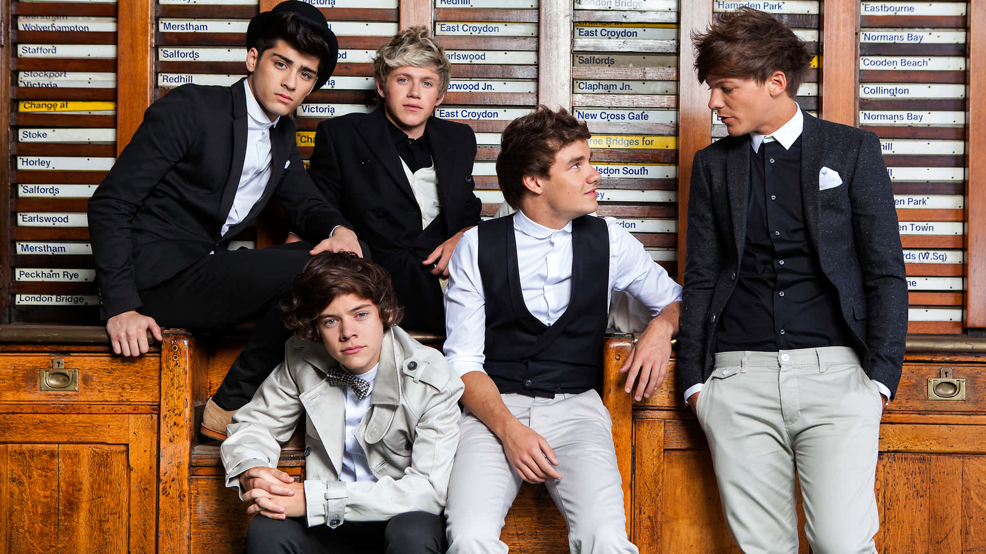 Get the One Direction Look with a Laptop Wallpaper