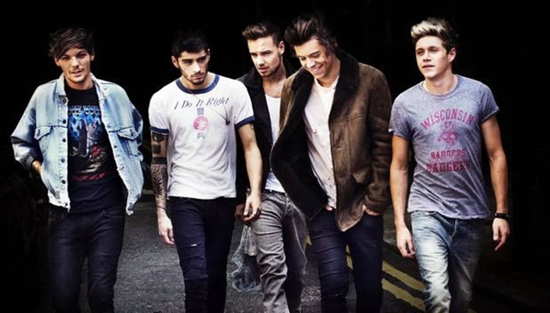 One Direction Strolling Down The Street Background